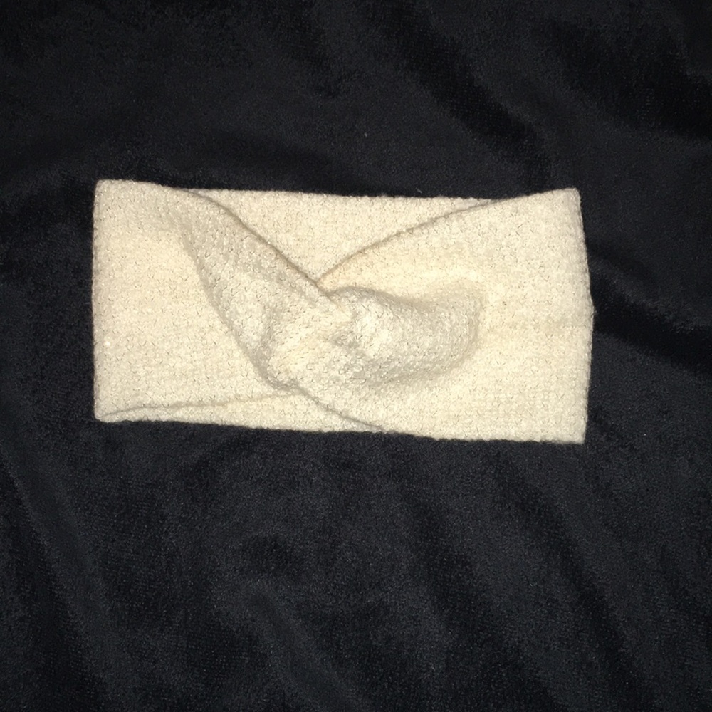 ✨Cream Winter Headband✨